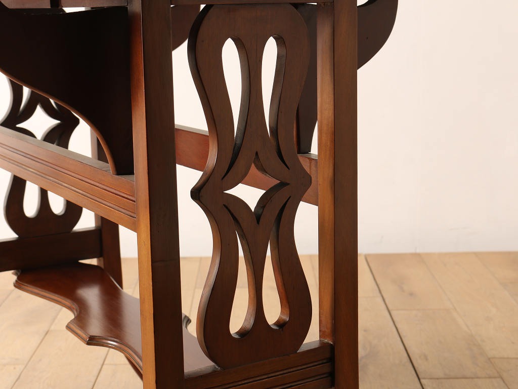 バタフライテーブル | ロイズ・アンティークス | ヨーロッパの