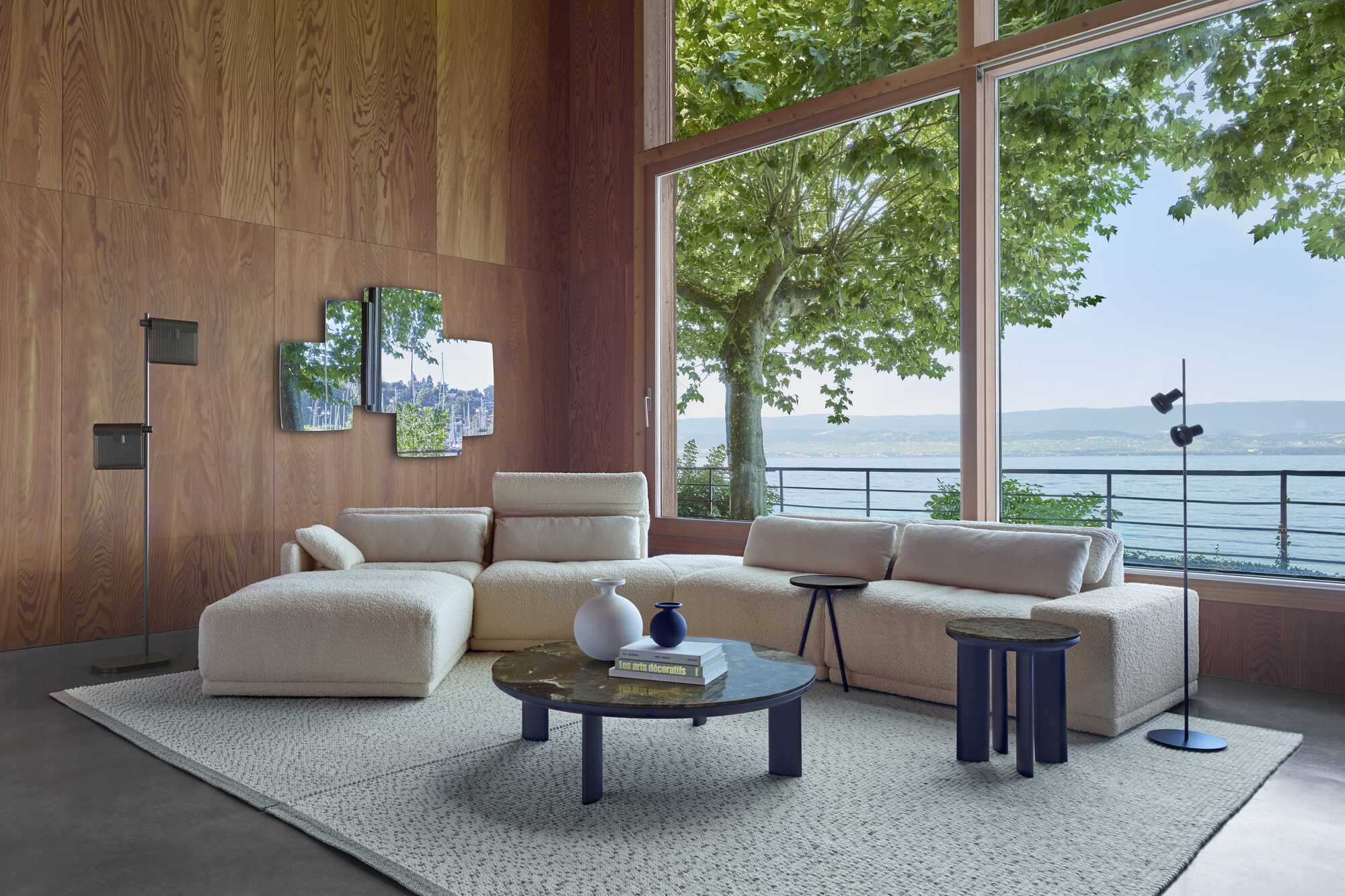 Sofas Grand angle Sofa with broad armrest without lumbar cushion