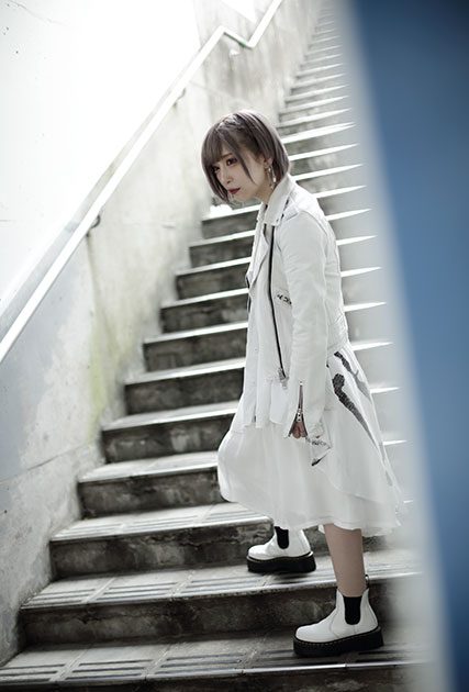 ReoNaの願い、それは“名前のないお歌で名前のない絶望に寄り添う”こと