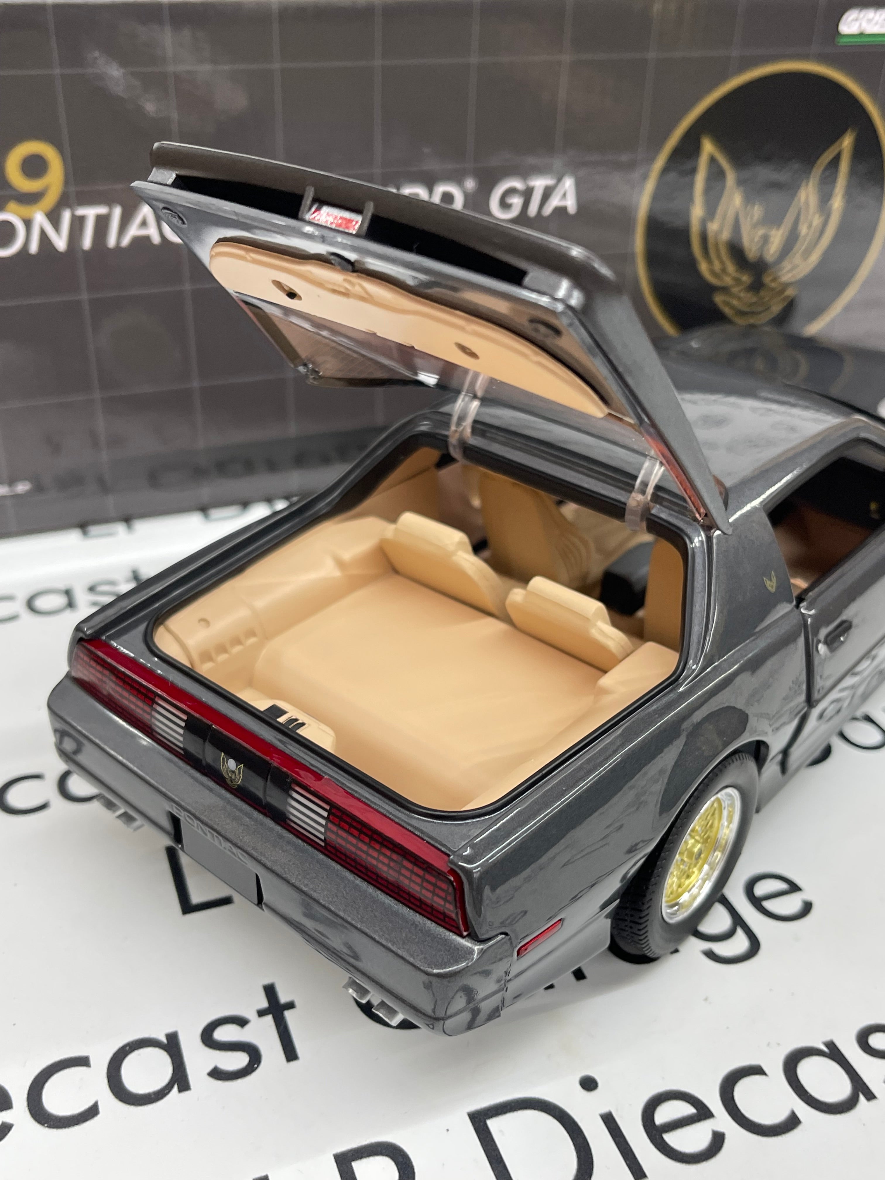 GREENLIGHT 1989 Pontiac Firebird GTA Grey w/ Tan Interior 1:18