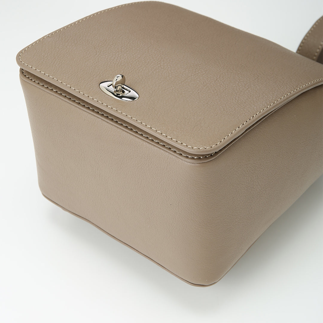 Lunar Backpack – マザーハウス 公式サイト