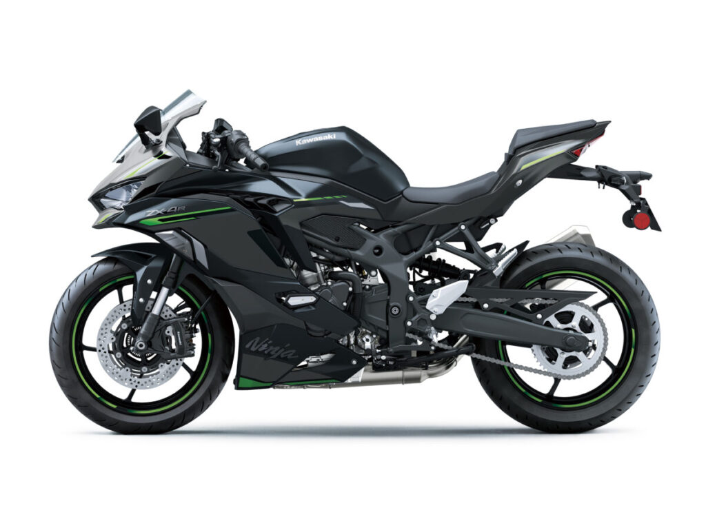 スーパースポーツの最高級 カワサキNinja ZX-4R SE/4RR KRT EDITIONを