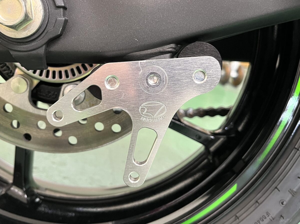 バイク転倒時のダメージを最小限に Ninja ZX-4R/25R用スタンドフック