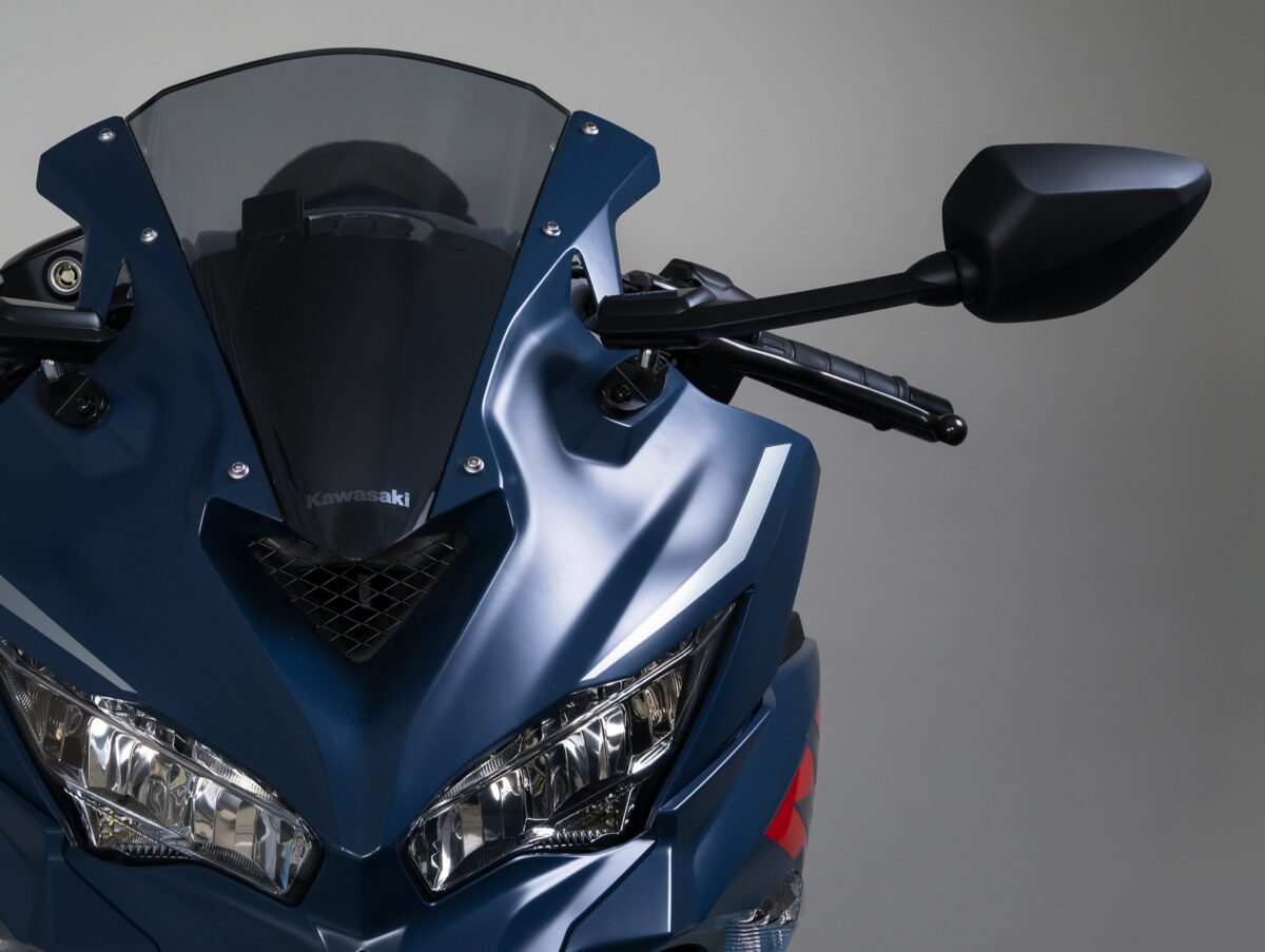 デザインと視認性を両立 NAPOLEON新作「カウリングミラー」登場