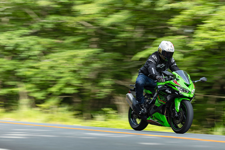 Kawasaki NINJA ZX-4RR KRT Edition】やっぱり快感400ccヨンパツ！ 250