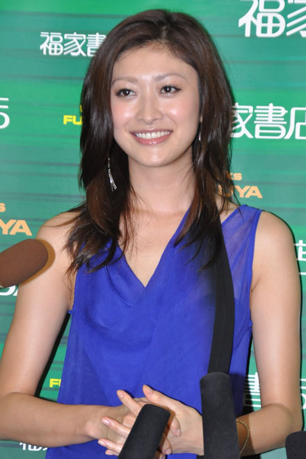 山田優、男装初挑戦に意外とイケてる！／写真集発売イベント