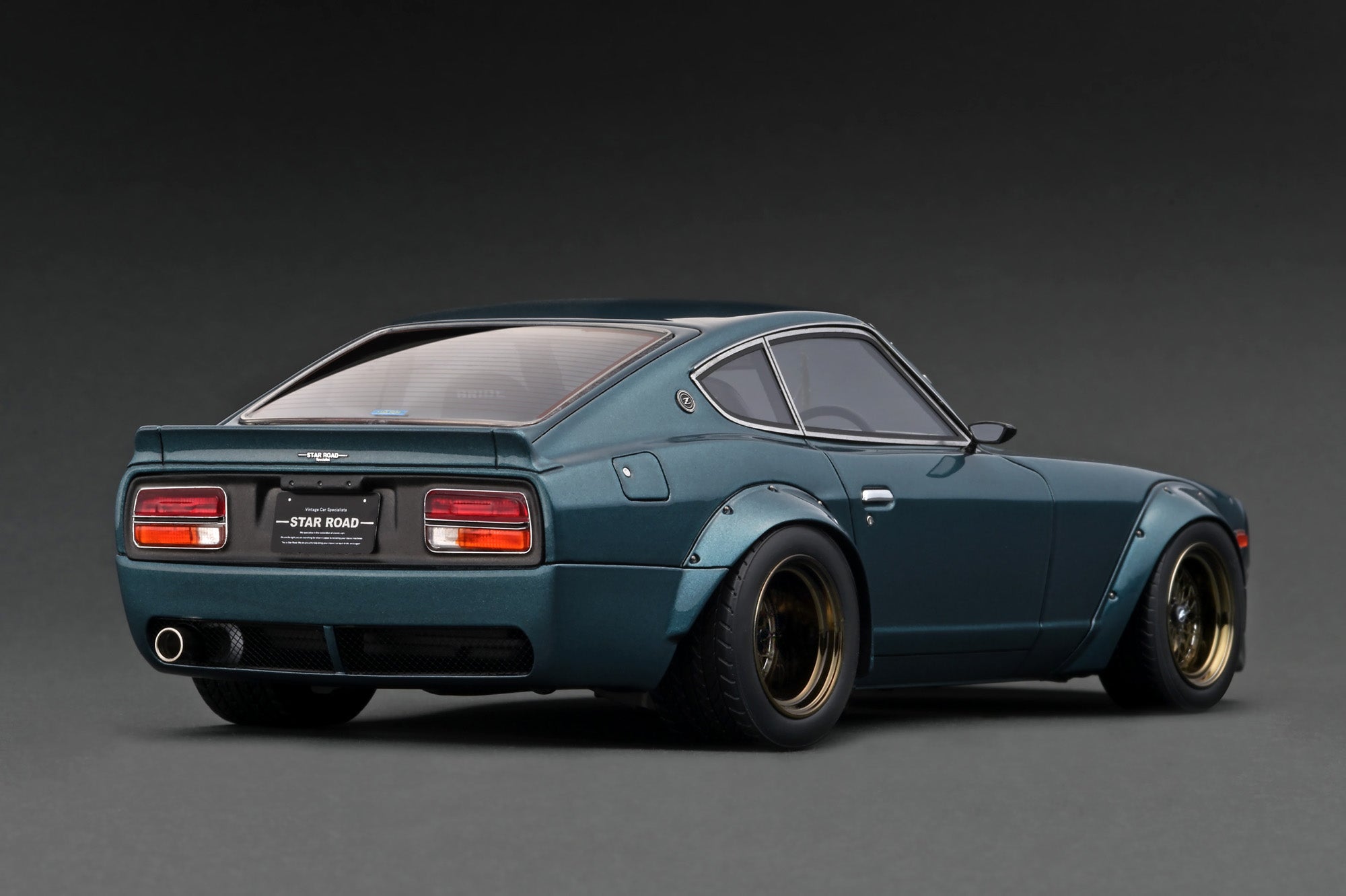 Ignition Model 1:18 Nissan Fairlady Z (S30) STAR ROAD in Green