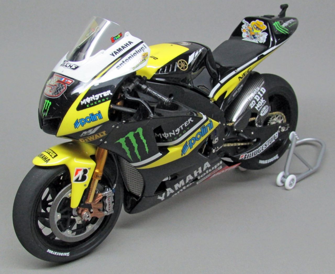 Tamiya Yamaha YZR-M1 09 Monster Yamahatec 3 1/12 scale