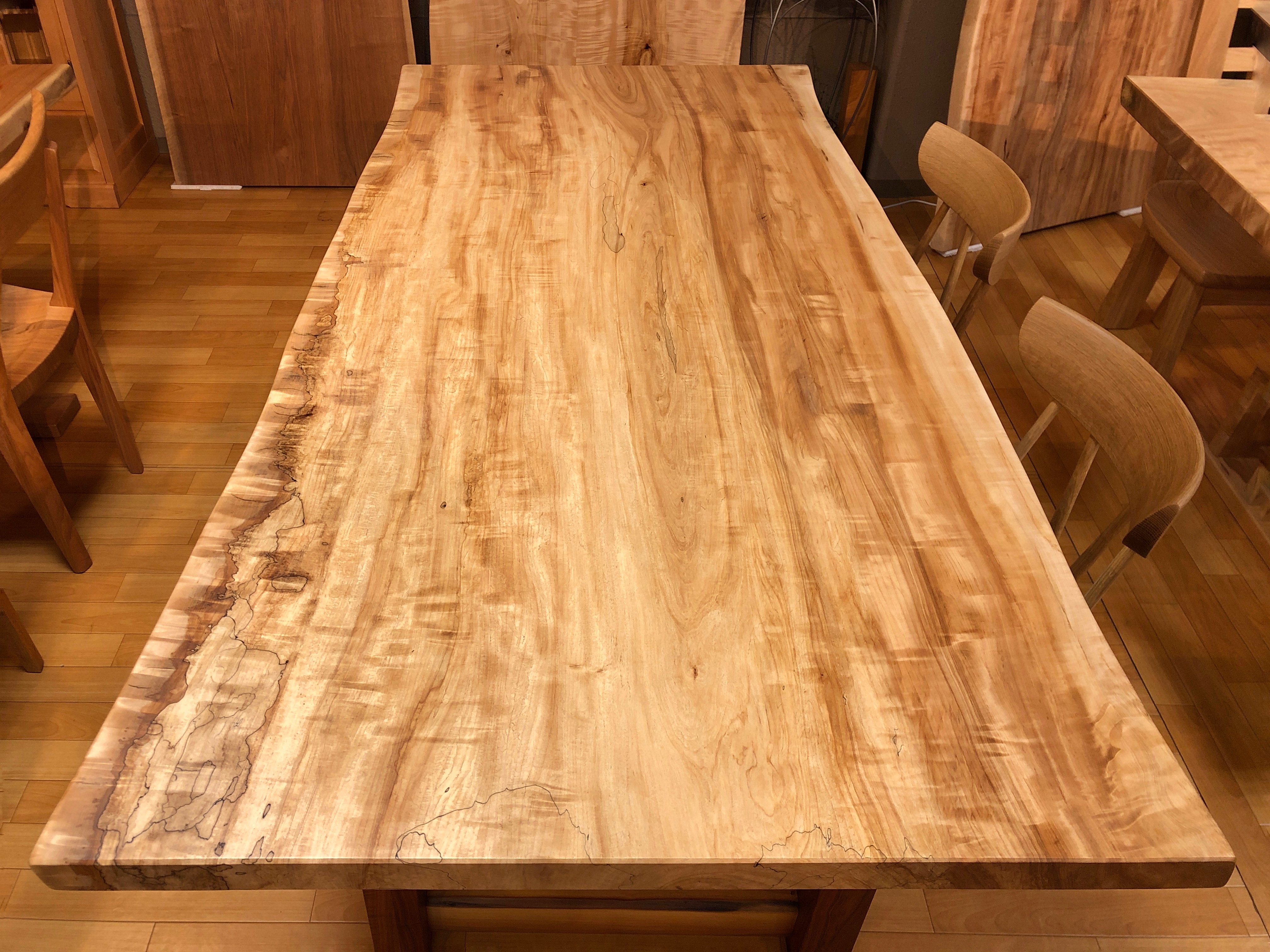 栃（トチ）一枚板テーブル ①（国産/二本脚付） – 木匠舘マイドゥ