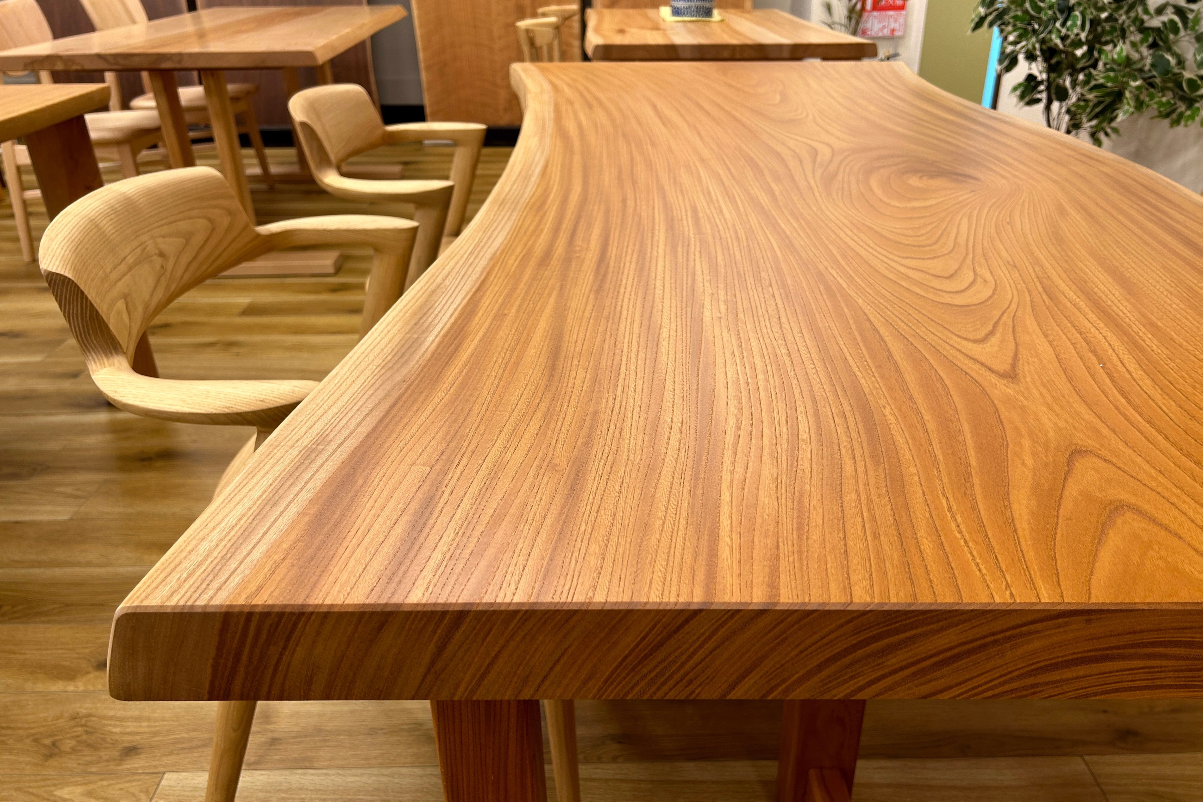 売約済み】欅（ケヤキ）一枚板テーブル（国産/兼用脚付） – 木匠舘