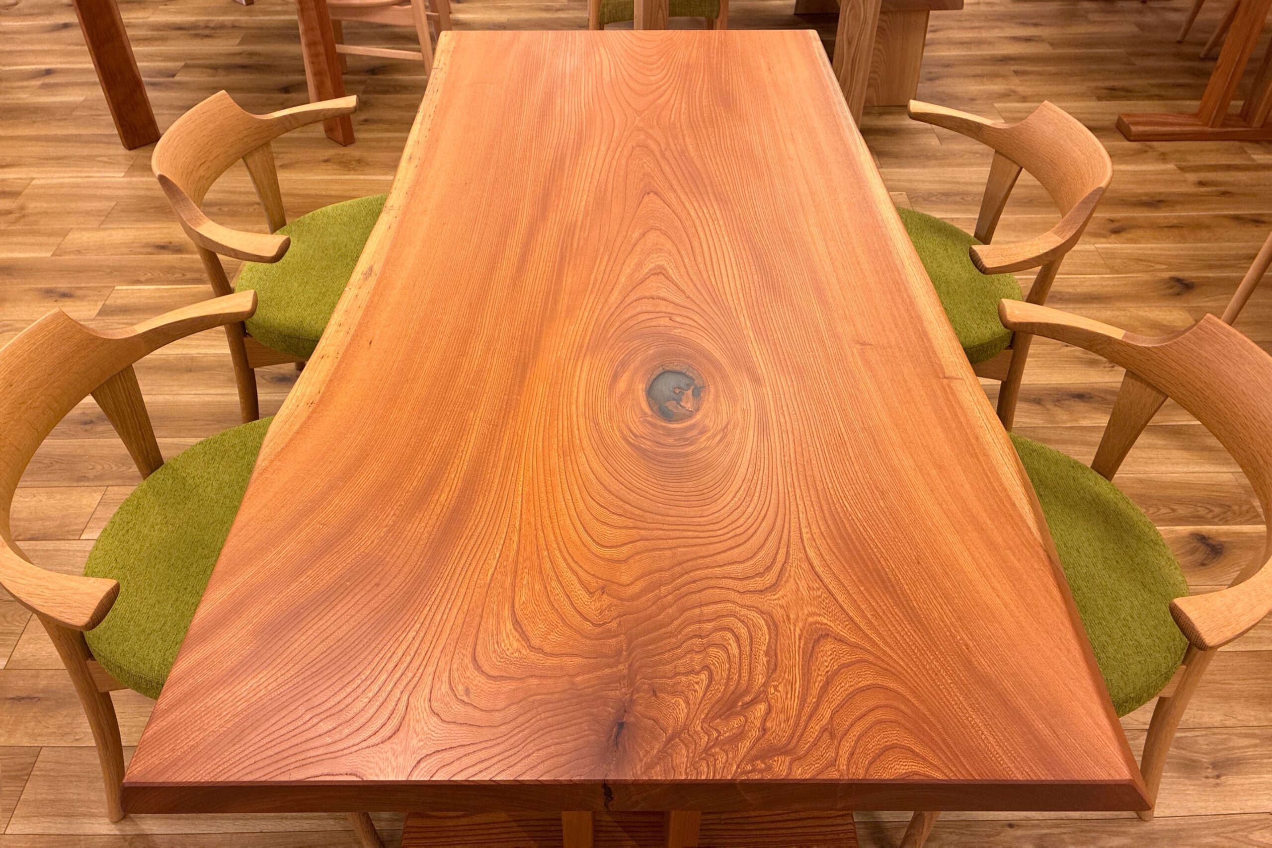 売約済み】欅（ケヤキ）一枚板テーブル（国産/二本脚付） – 木匠舘