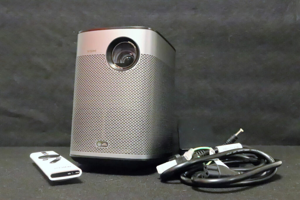 小型/軽量/900ANSIルーメン!! これが噂のモバイルプロジェクター