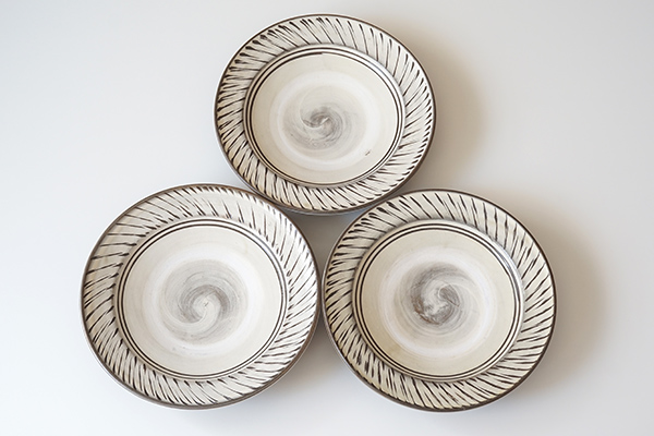 小鹿田焼 リム飛び鉋 8寸皿｜和食器の通販 monsen