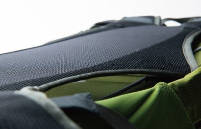 バックパックの背面を快適に！ 風を通して蒸れを逃がす「V.B.P.