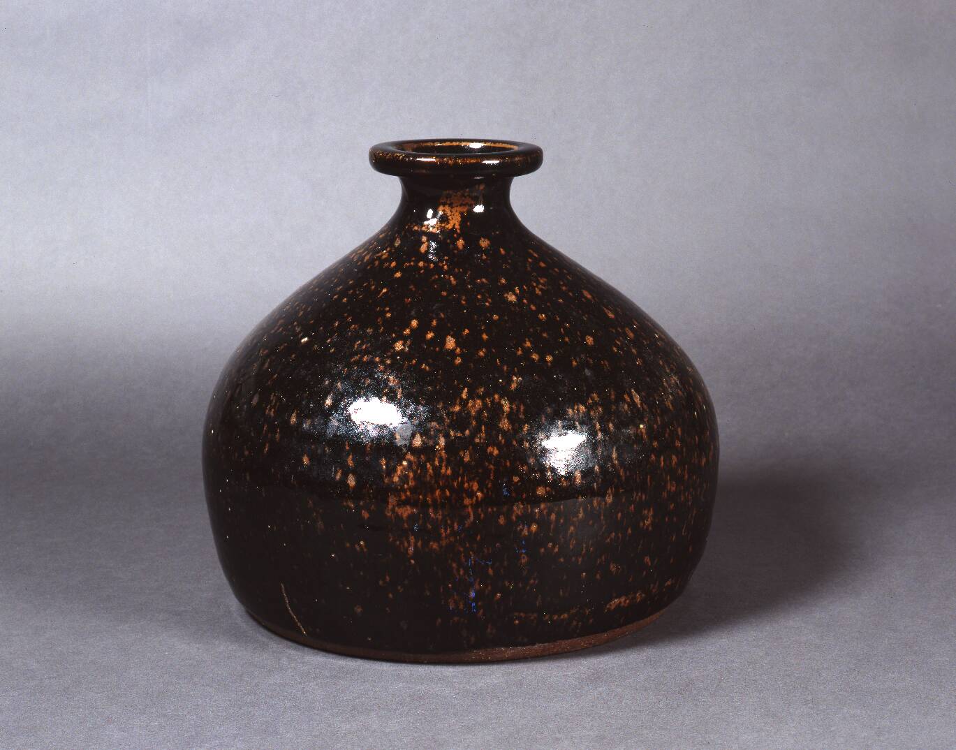 灰釉船徳利 – 兵庫陶芸美術館 収蔵品データベース