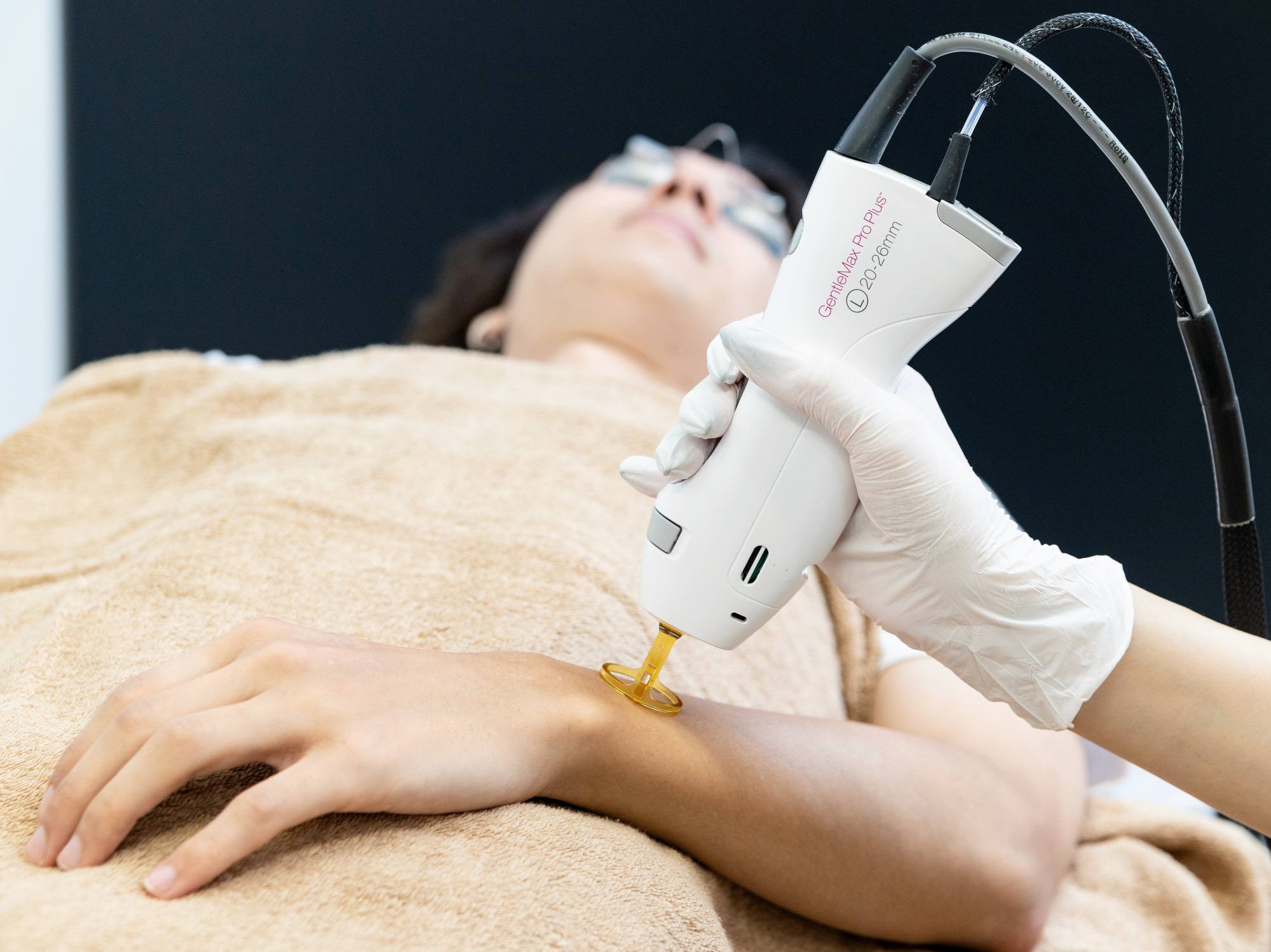 医療脱毛で毛が抜けるまで何日かかる？抜けない原因・抜けやすくする方法