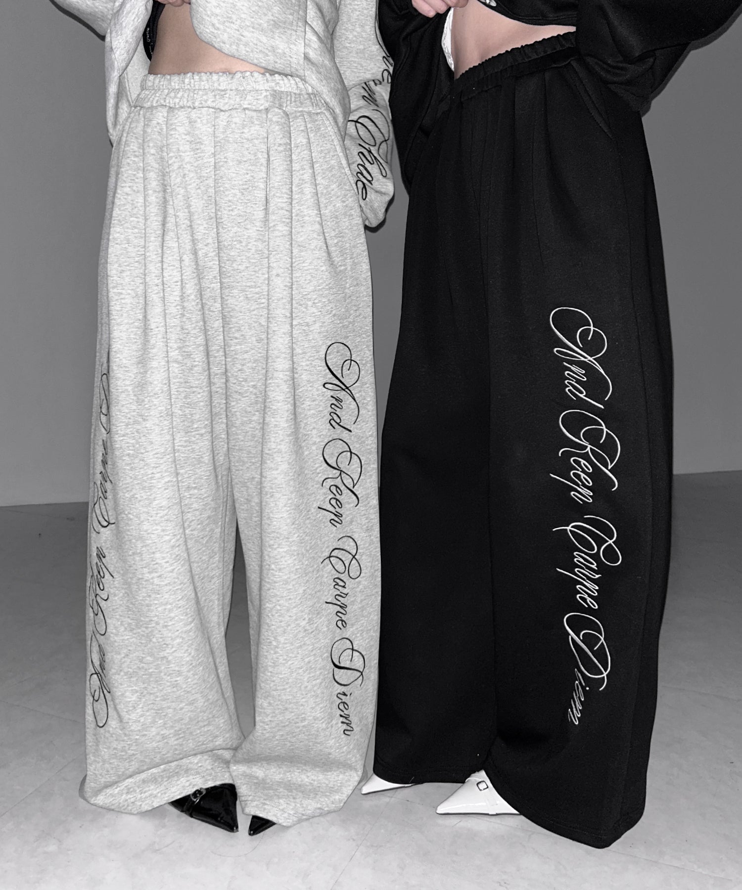 レタリングロゴ刺繍ワイドスウェットパンツ ／ lettering logo