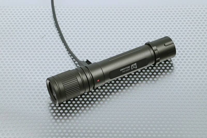 GENTOS LEDハンディライト FLP-2307 450lm IP64 閃 専用充電池 USB