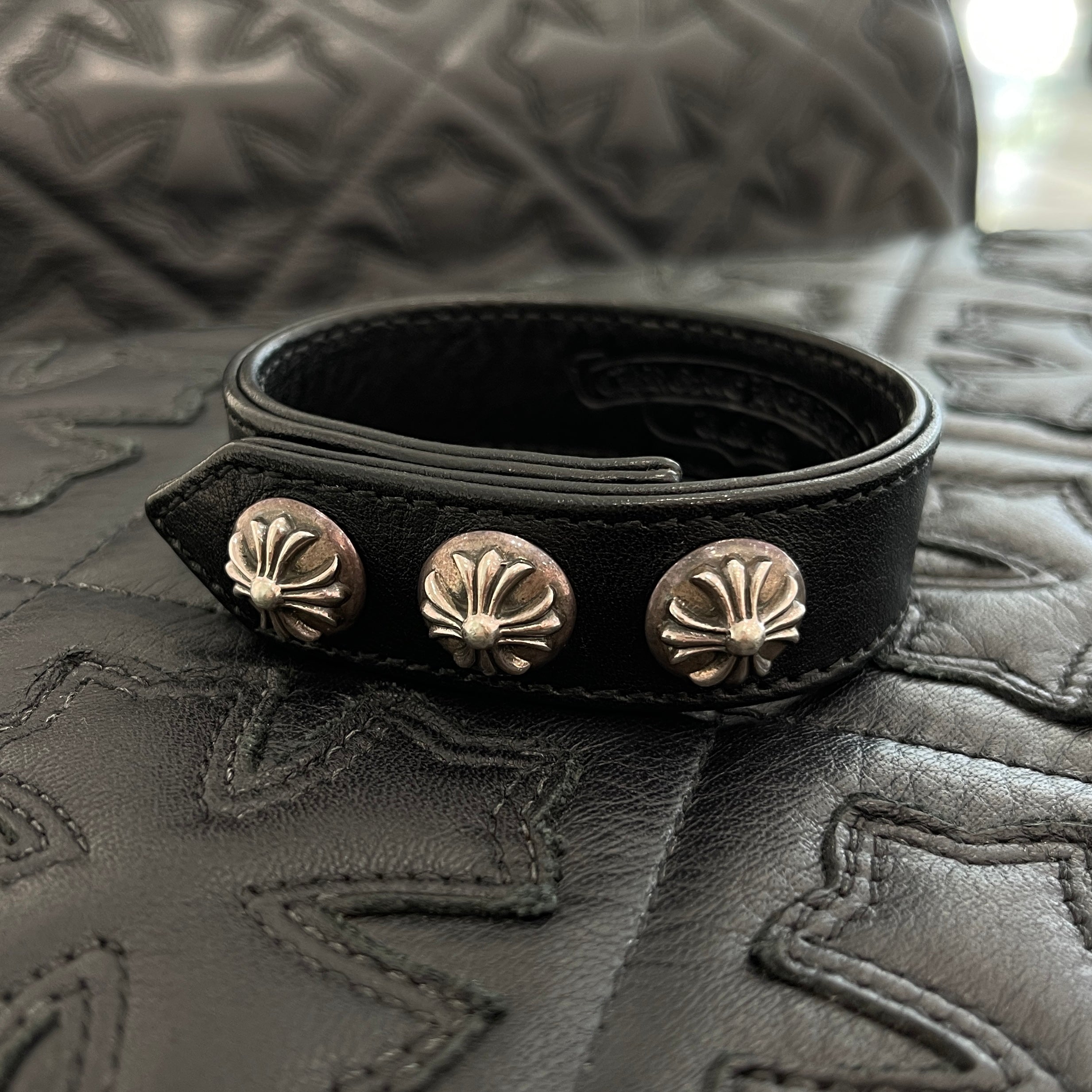 CHROME HEARTS 3BTN 2SNP LEATHER BRACELET クロムハーツ クロスボール