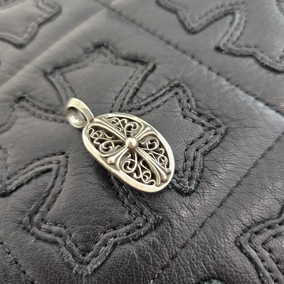CHROME HEARTS Classic Oval Cross Pendant Top クロムハーツ