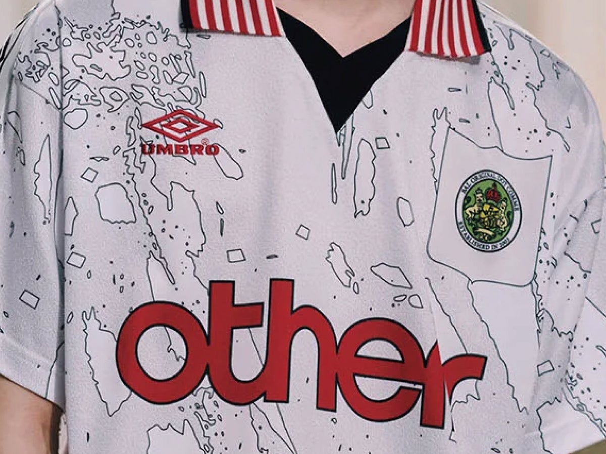 大ブレイク中！アンブロの別注ゲームシャツ、ラコステの“王道じゃない