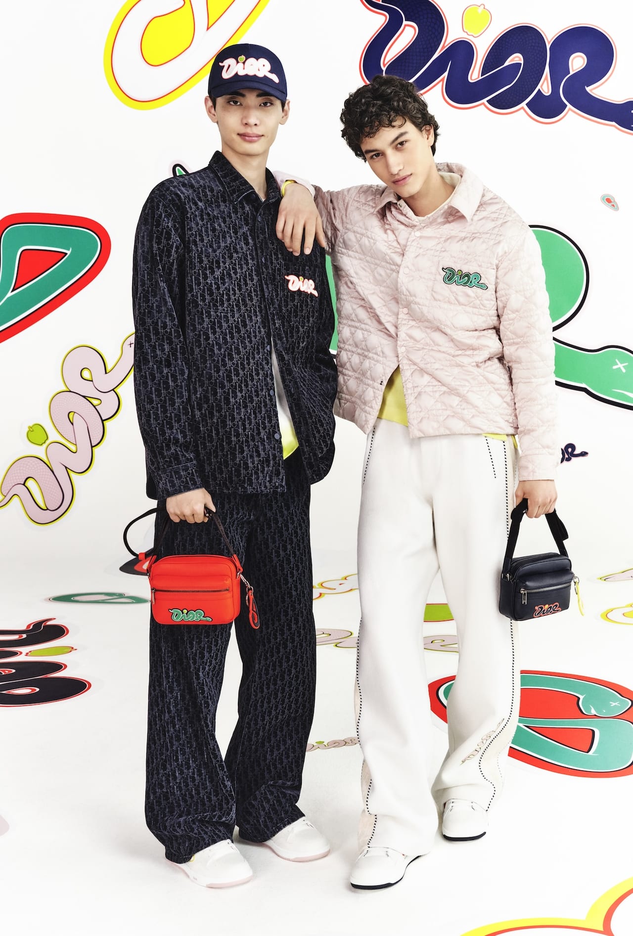 ディオール」と「カウズ」の鮮烈コラボ！ ポップでアーティスティック