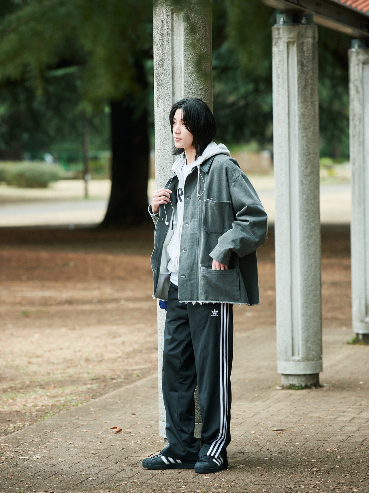 春はアディダス オリジナルスのスニーカーを。ところで定番名品