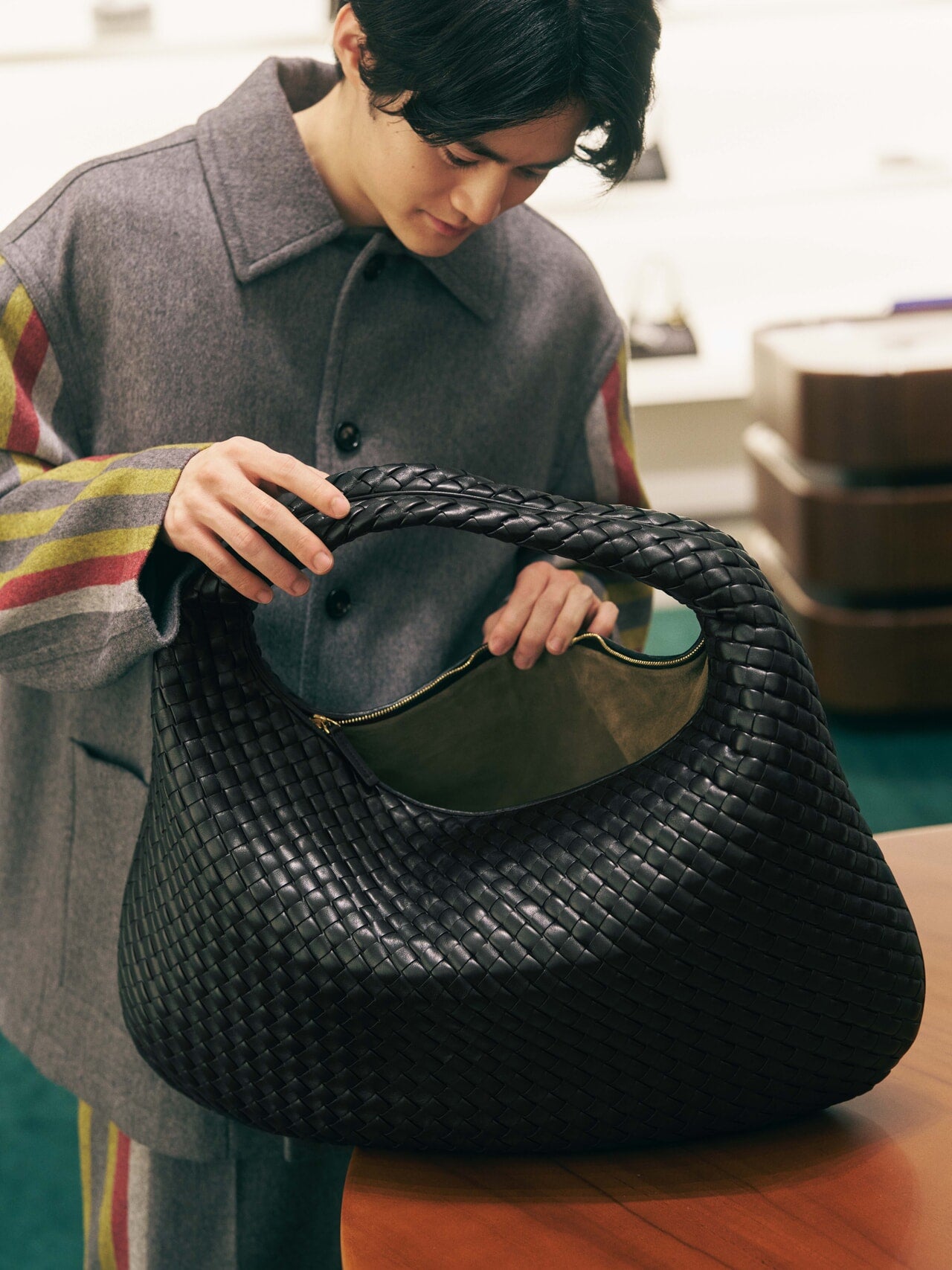 今年最後のご褒美はボッテガ・ヴェネタで。鈴鹿央士が味わう、ホリデー