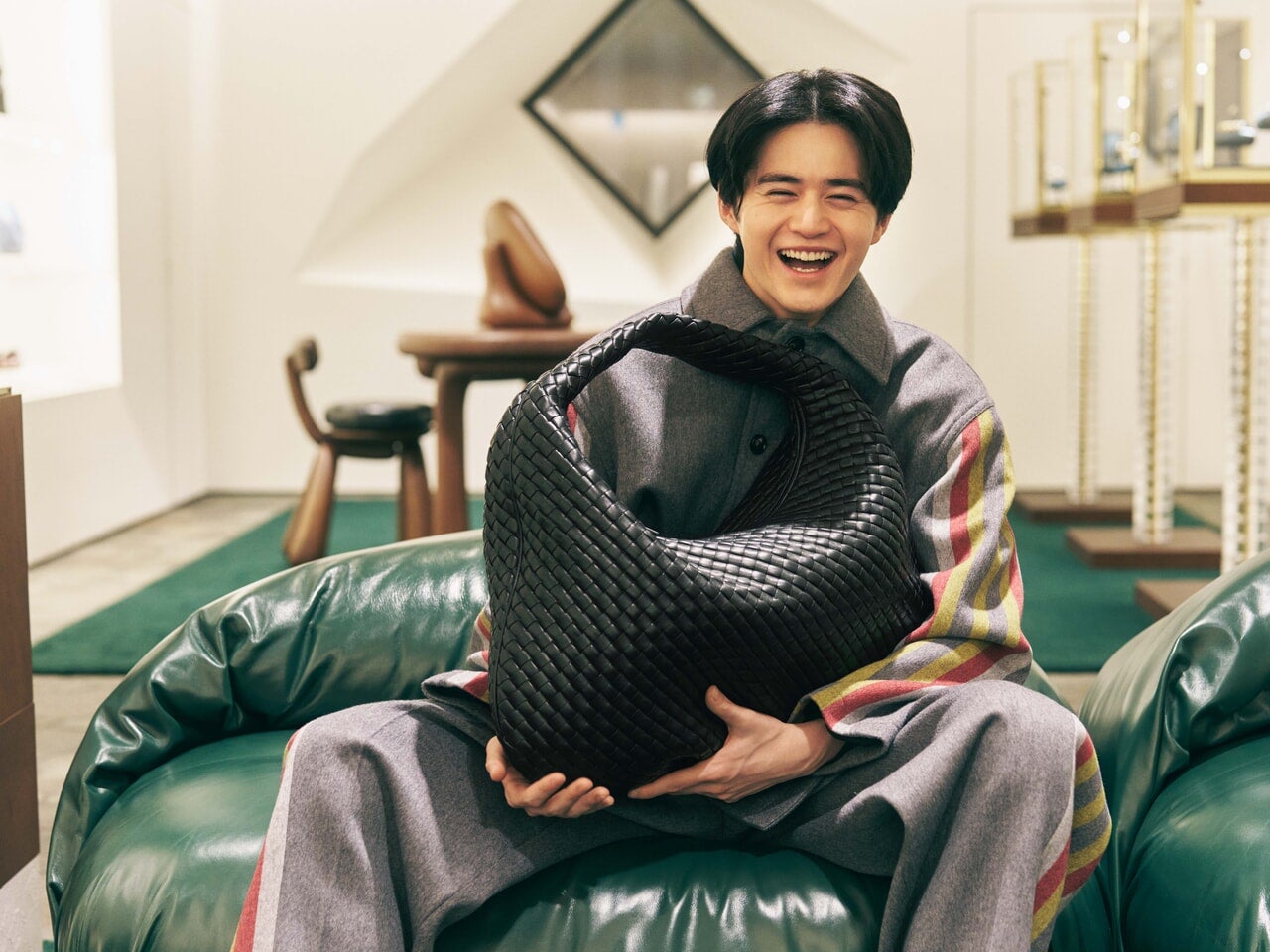 今年最後のご褒美はボッテガ・ヴェネタで。鈴鹿央士が味わう、ホリデー