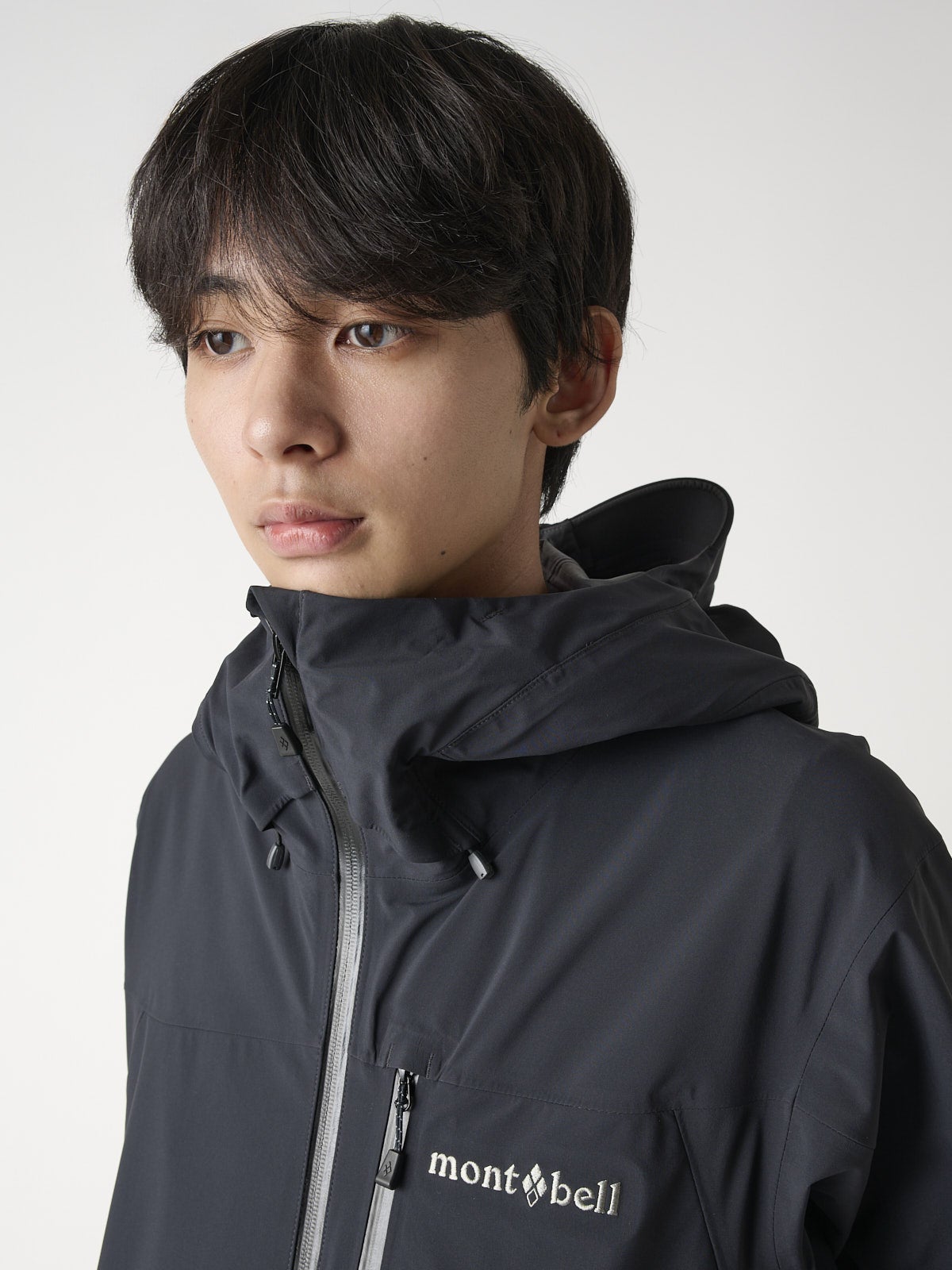 新作レビュー！「モンベル」の黒いシェルジャケット2着を徹底比較