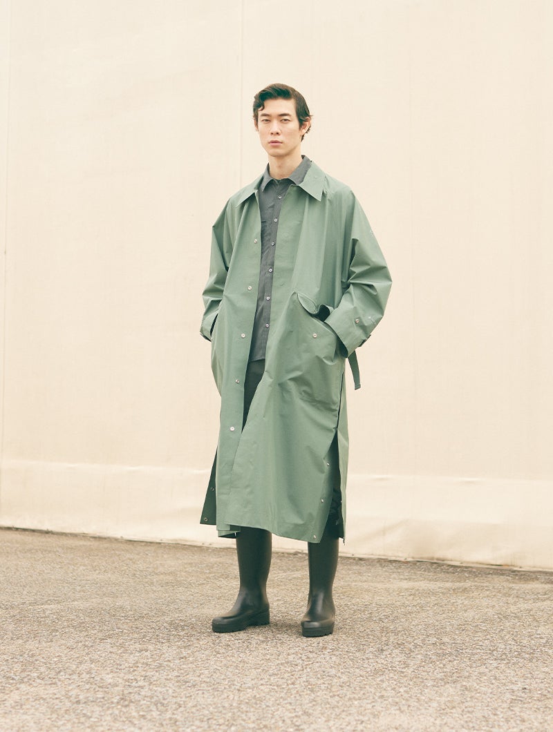 宮沢氷魚が着る、新しいAIGLE】モードに生まれ変わったレインウエアで