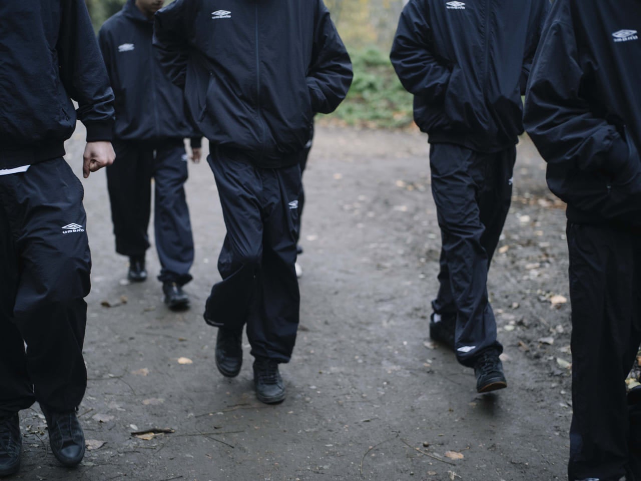 完売必至】「コモリ」と「アンブロ」のコラボレーションが実現！ 全6