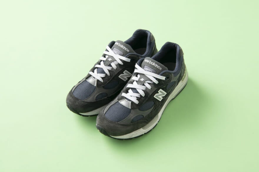 グレーの次は？ 「ニューバランス」は“大人ネイビー”も愛したくなる