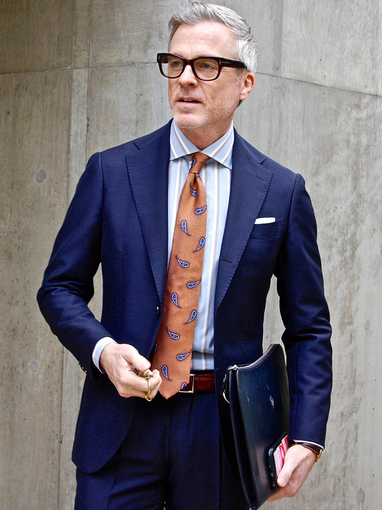 令和時代の新・ネイビースーツ」【Mr.Davidに学ぶ胸元7の実例