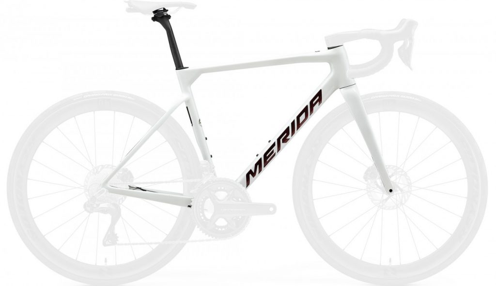 対象ロードバイクの購入で TEAM BAHRAIN VICTORIOUSジャージがもらえる