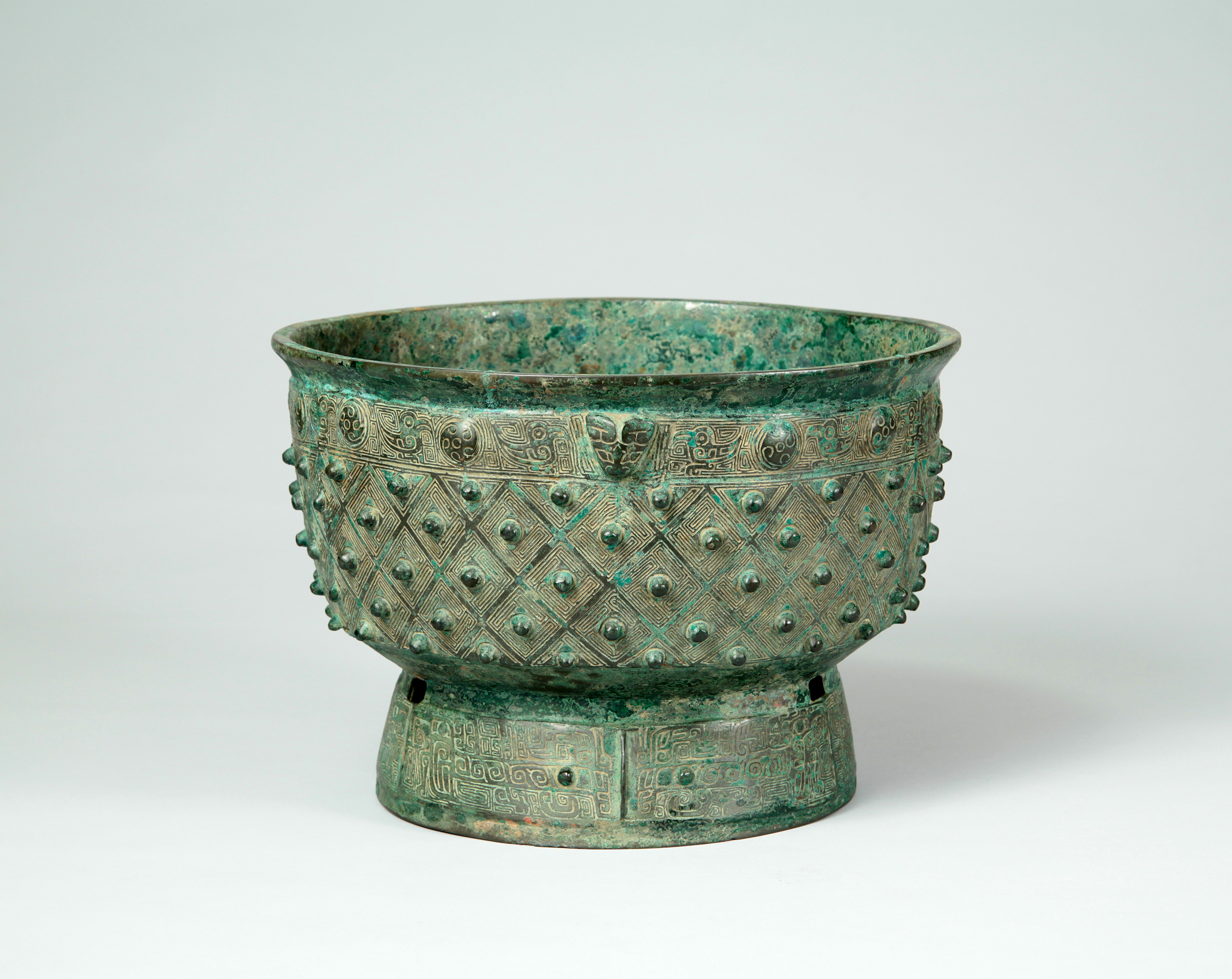 中国古美術・珍品旧蔵の高浮彫鎏金錾彫刻花「百子図」・装飾箱・果物箱