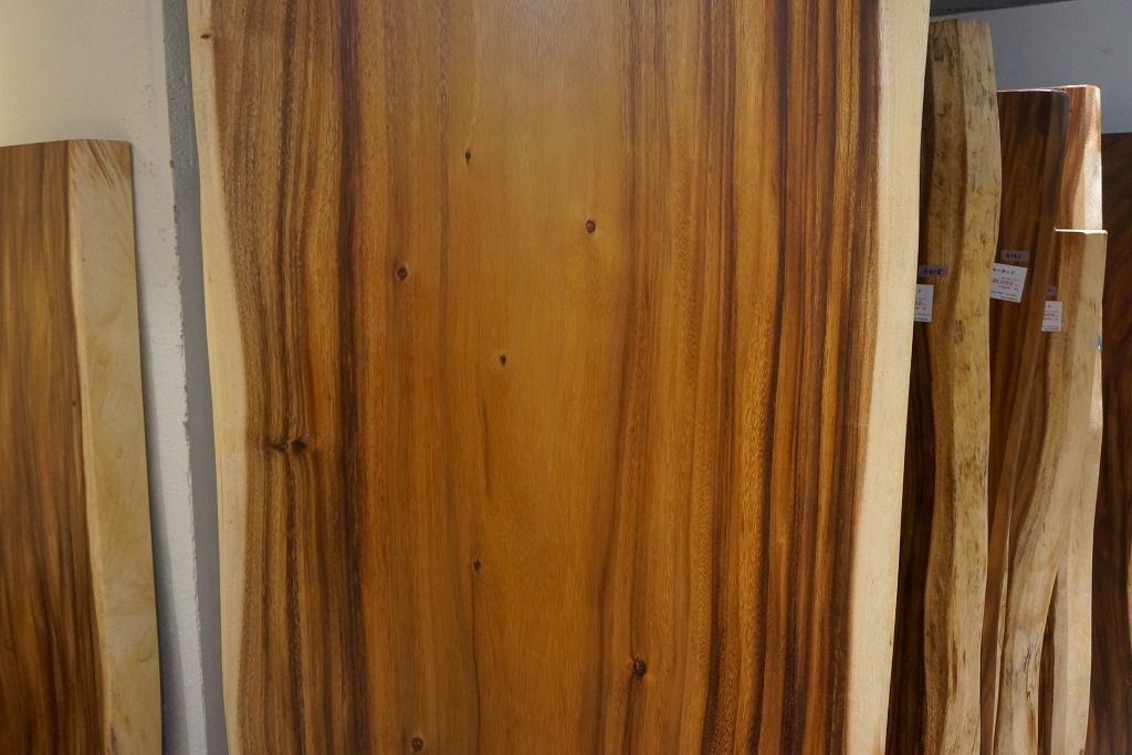 天然木 東京 新宿 東五軒町店展示 欅（けやき・ケヤキ）材 一枚板