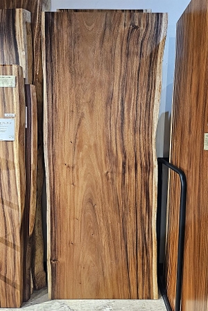 天然木 東京 新宿 東五軒町店展示 欅（けやき・ケヤキ）材 一枚板