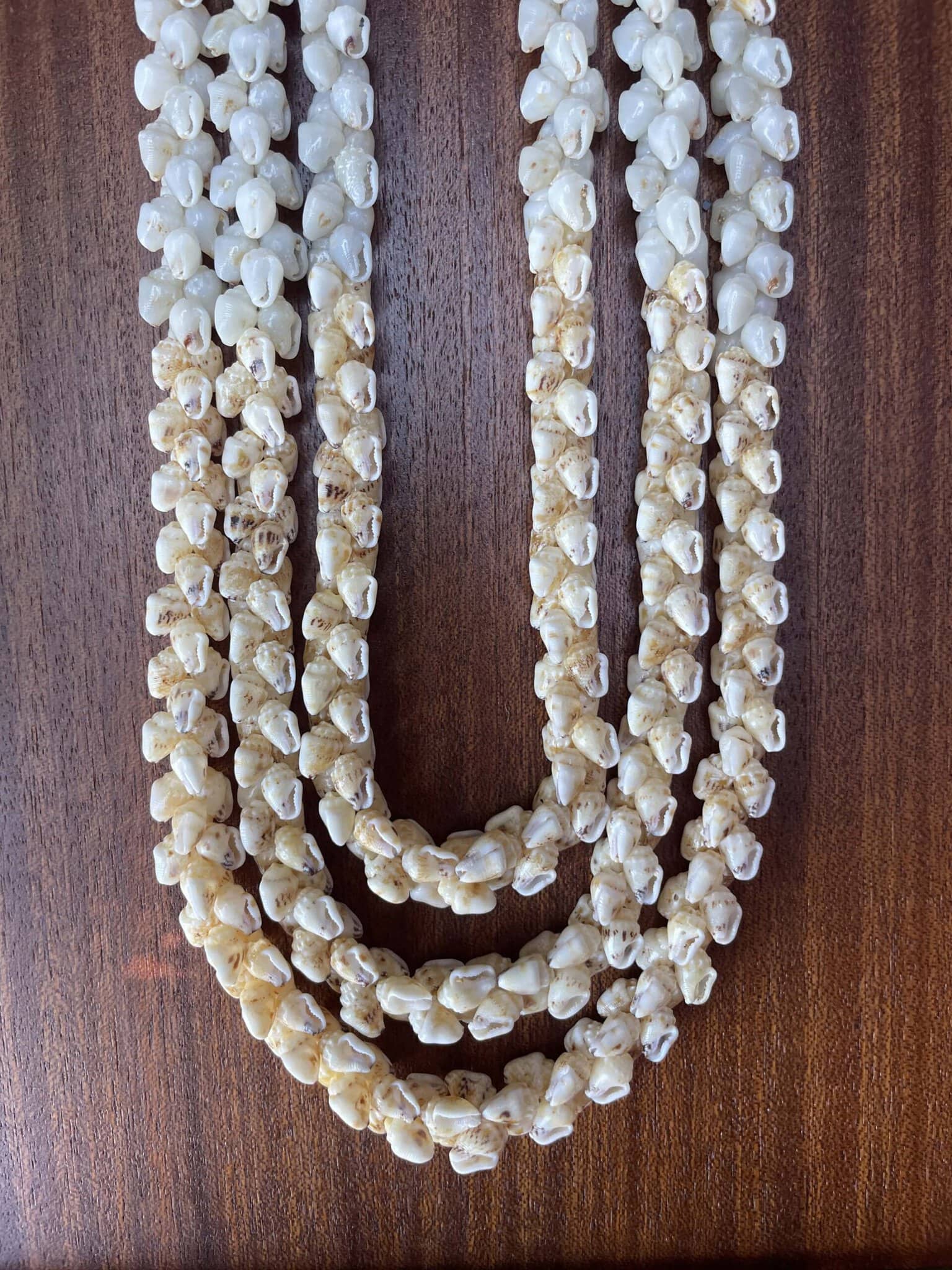 Ni'ihau Lei, 20/22/24-Inch 3-Strand Momi Uliuli Lenalena - Maui Hands