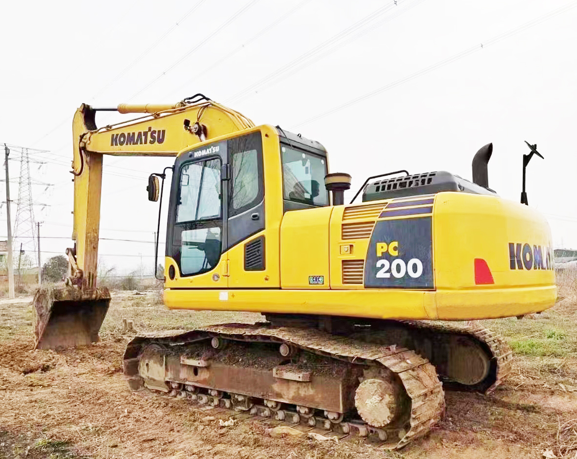 KOMATSU PC200-8 Old Excavators Excavating Equipments Tracked