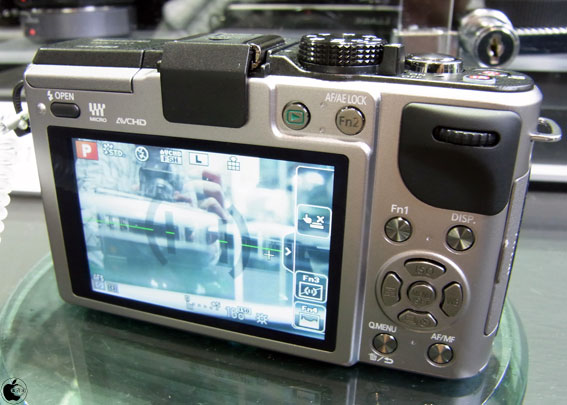 パナソニックのミラーレスデジタル一眼カメラ「LUMIX DMC-GX1」を