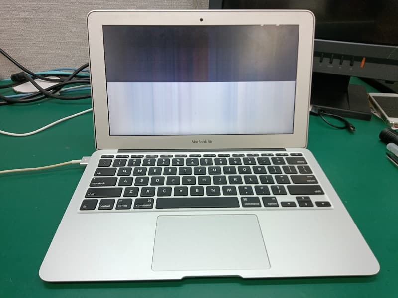 MacBookAir11inch Early 2014 ディスプレイ交換作業 | Mac修理はMacLab