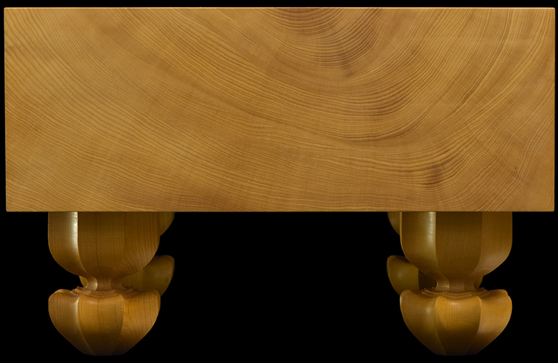 国産本榧足付碁盤 5寸2分（木裏） ga50044 | 前川榧碁盤店