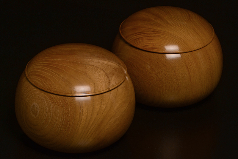 極美品】本榧碁盤＆蛤碁石182個セット桐覆い 布カバー付き 本榧碁盤