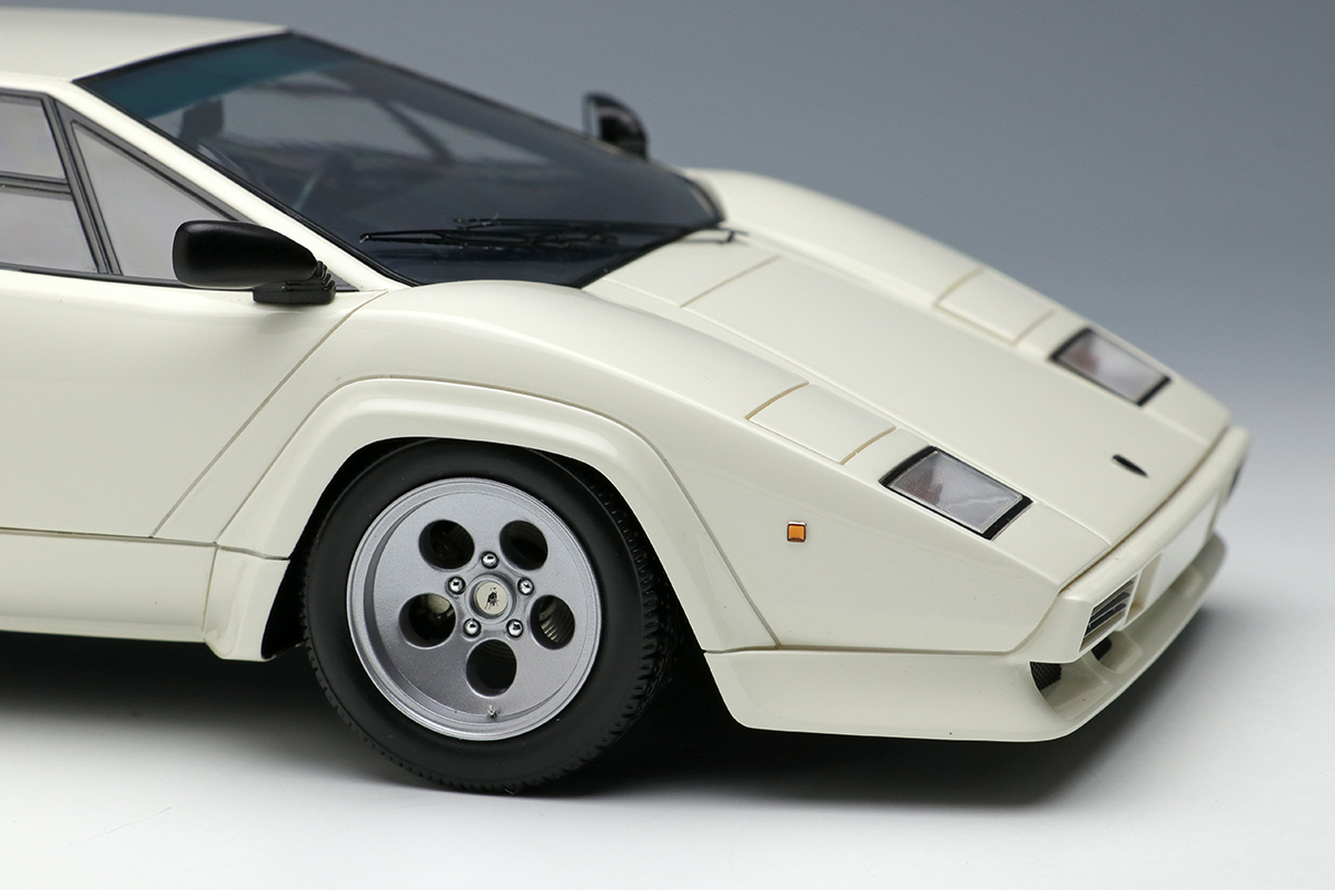 Make Up Co., Ltd. / Lamborghini Countach LP5000S 1982 with Rear Wing