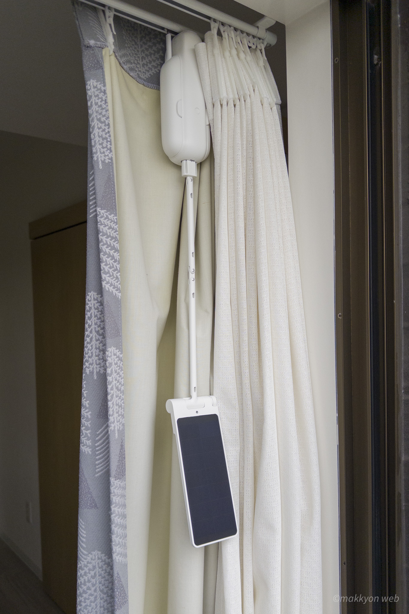 SwitchBot カーテンを太陽光充電するために、第3世代専用のソーラー