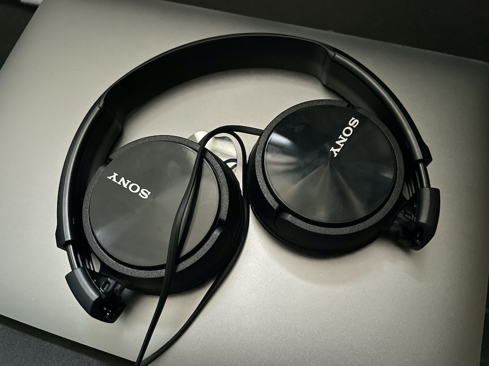 2000円台で購入ができる有線ヘッドホン SONY MDR-ZX310をレビュー