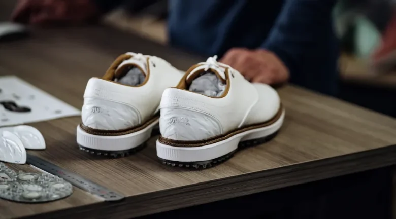 タイガー着用『サンデーレッド Pioneer Cypress シューズ』が購入可能