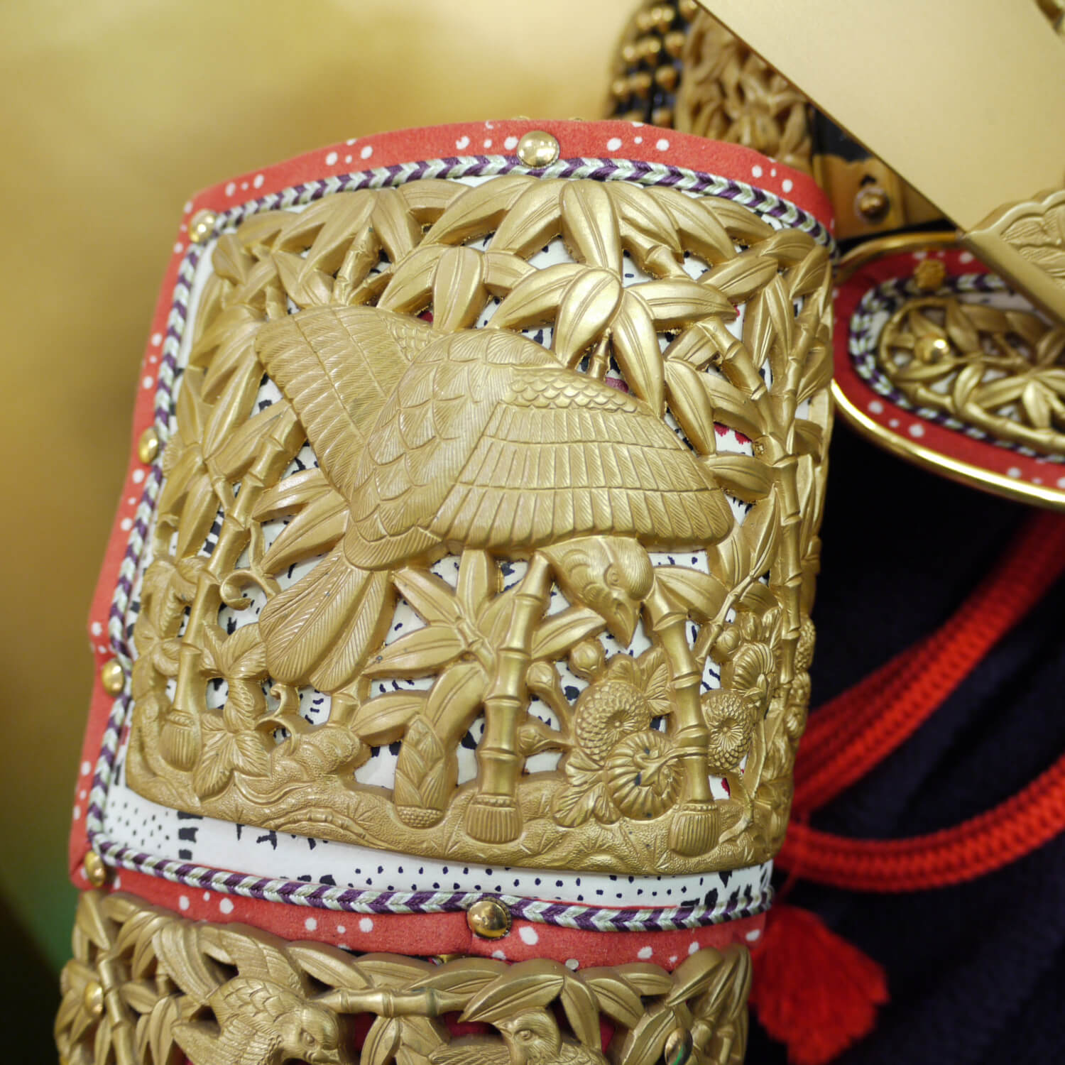 京都・粟田口清信作 25号極上総裏「国宝・竹雀金物兜」赤糸縅 本金箔