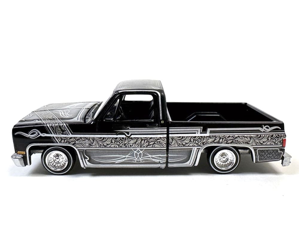 Auto World 1:64 1983 Chevrolet Silverado - Black - Lowriders